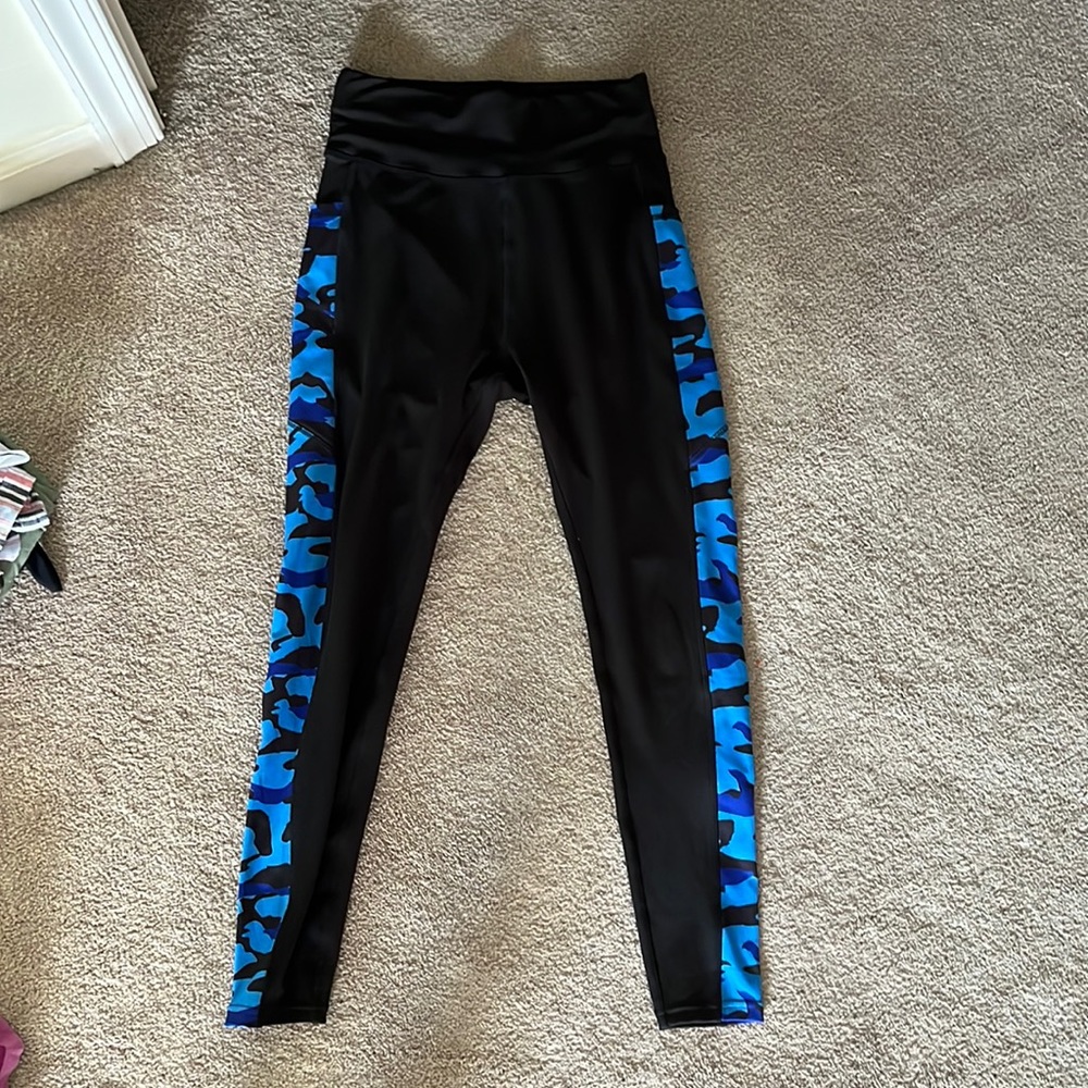 Black POP fit leggings with pockets and blue camo